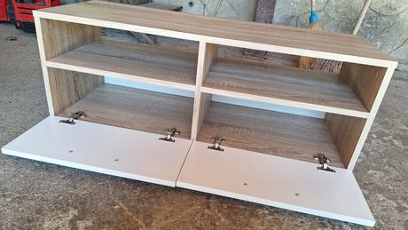 Skrinka pod televizor,