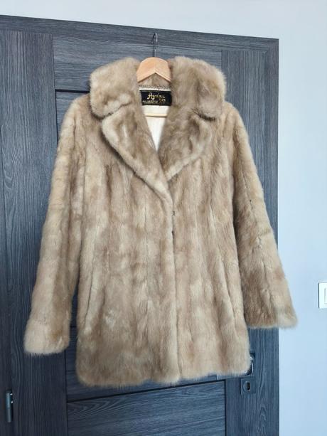 Pravy norkovy kozuch, s