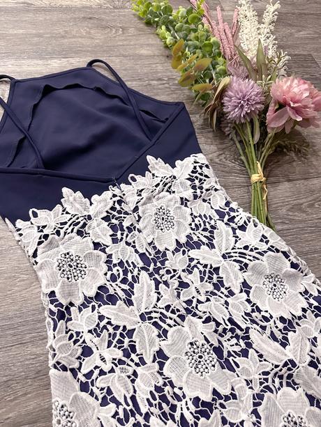 Elegantné šaty boohoo, s