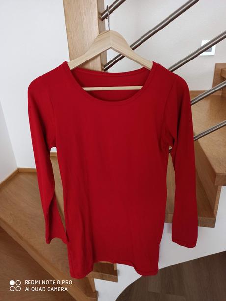 Dlhšie tričko veľkosti uni, s