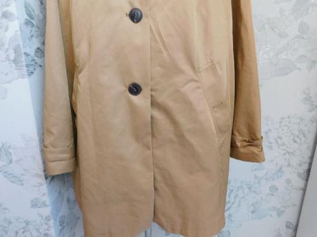 Damska kvalitna bunda/plast s odonimatelnou podsiv, 48 / 50