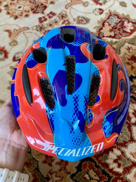 Chlapčenská helma specialized, s