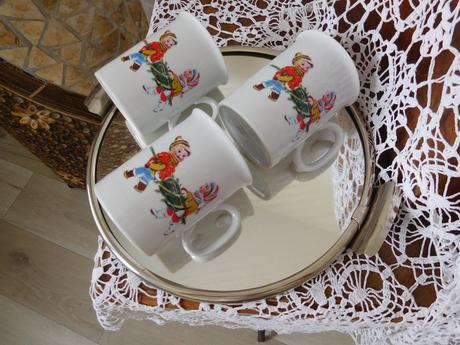 Retro šálky vianočné 3 kusy porcelán,, 