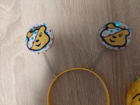 Macko pudsey karnevalové šaty + čelenka 98/104,