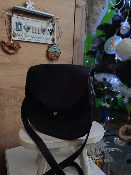 Dámska štýlová čierna kabelka, 