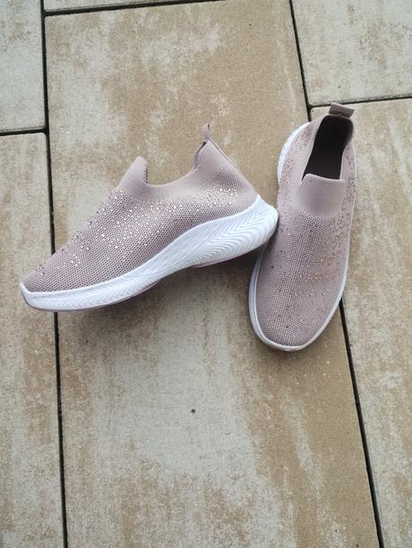 Nazúvacie tenisky s kamienkami, deichmann,35