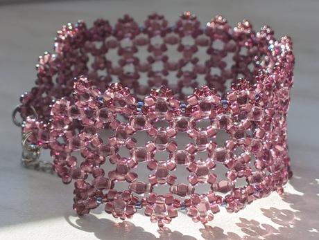 Široké trojradové náramky v rôznych farbách, 