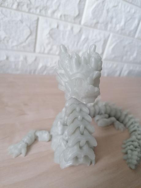 Väčší, flexibilný, svietaci drak, 