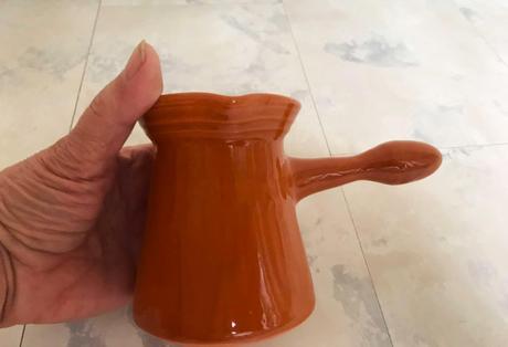 Džezva z prírodnej pálenej keramiky, 