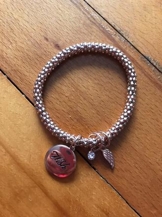 Náramok s príveskami v ružovo-zlatej farbe,