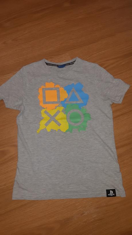 Tričko play station 152 5x oblečené, 152