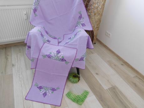 Set obrusov fialová hrozno, ručne vyšitý, 