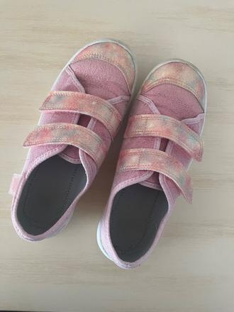 Platené tenisky, 34