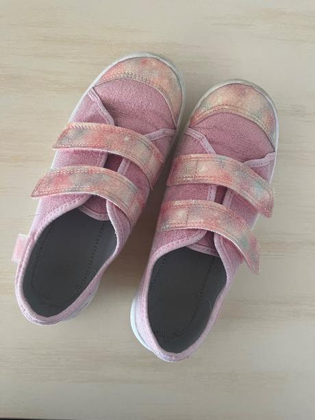 Platené tenisky, 34