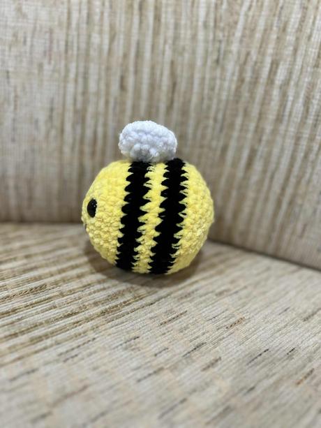 Háčkovaná včielka, 