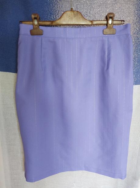 Sukňa so zlatými pásikmi, m