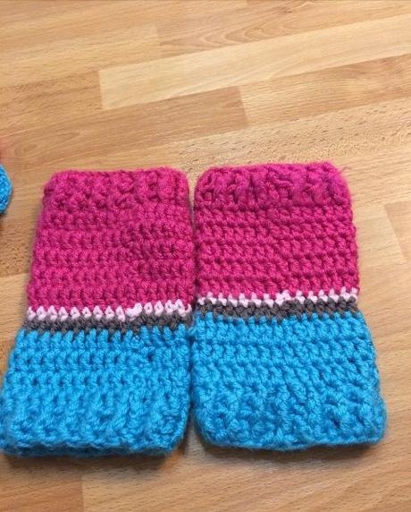 Čiapka + šál + štucky, 98