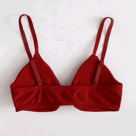 Červená podprsenka., s