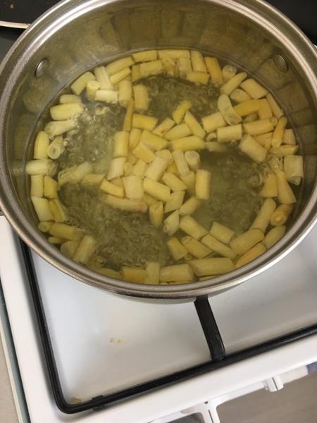 Mladá žltá fazuľka ako príkrm