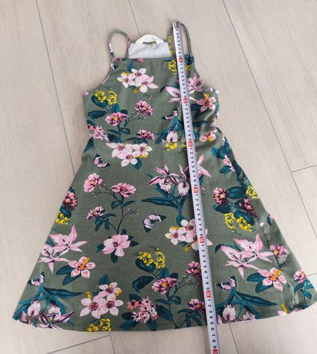 Predám pekné dievčenské šaty, h&m,134
