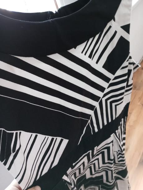 Čierno biele saty, s