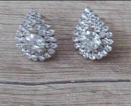 Štrasove náušnice, 