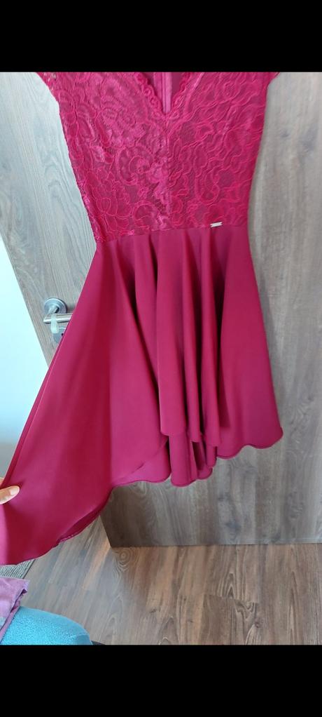 Bordové spoločenské šaty, 36