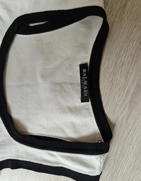 Nádherný top v štýle balmain, s