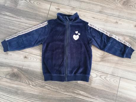 Mikinka zamatová, 110