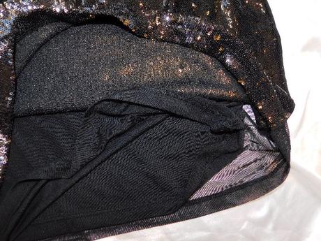 Velmi pekne flitrovane saty, 40