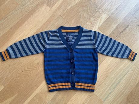 Svetrík na gombíky pre fešáka, 74