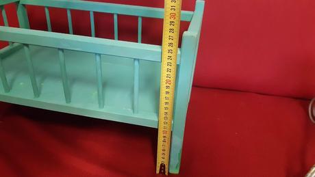 Predám drevenú postieľku pre bábiku, tyrkysova., šírka (cm): 30,dĺžka (cm): 30