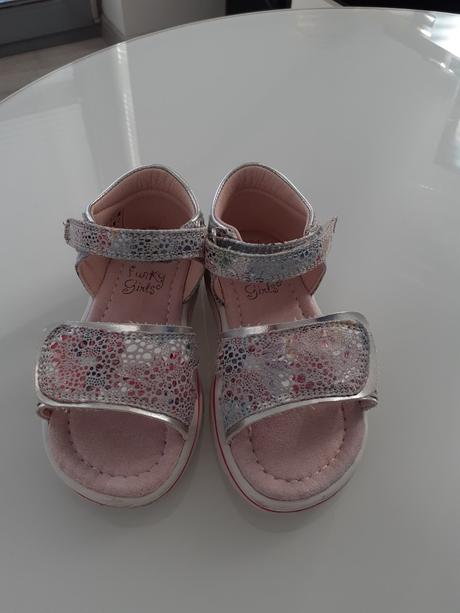 Sandálky, 23