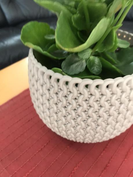 Plastový črepník, 