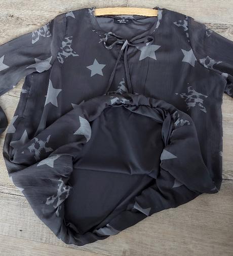 Sivá blúzka s hviezdičkami, 40