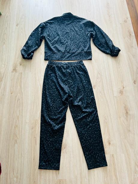 Krásny komplet nohavíc a mikiny značky f&f, f&f,m