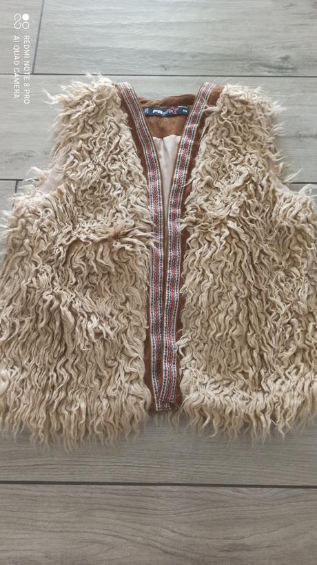 Chlpatá vesta 158/164, xs