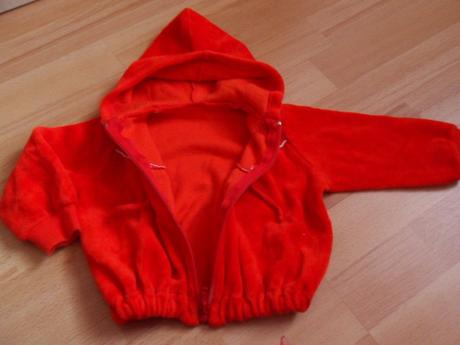Mikinka s kapucnou od 6-12 mes. cena 3 eur, 74