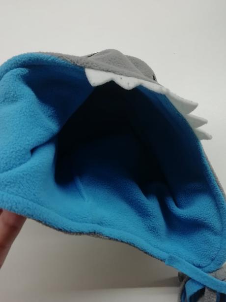 Hrejivá čiapka žralok top stav, tesco,104