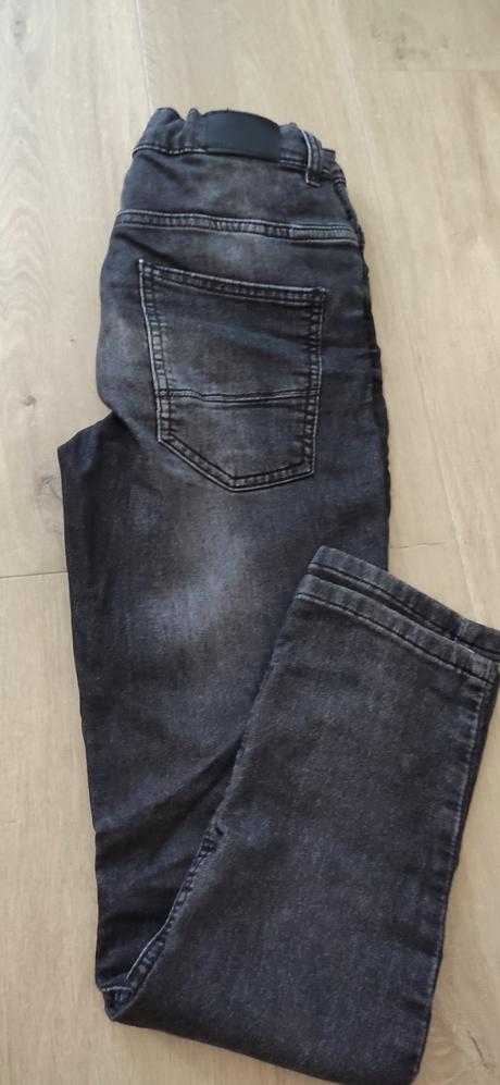 Čierne rifle, reserved,164