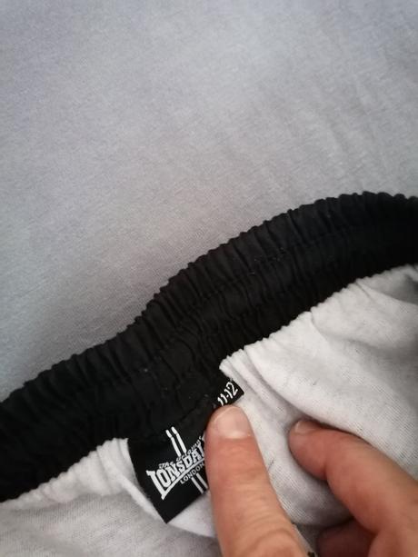 Cierne nohavice, lonsdale,146