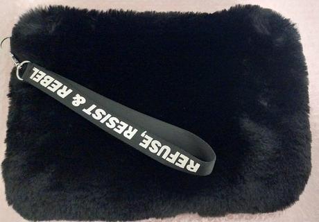 Čierna kožušinová kabelka zn. bershka, bershka