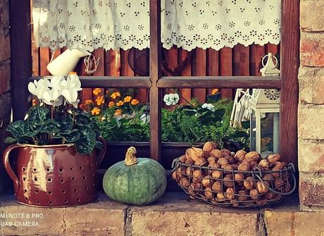 Starý drevený okenný rám,