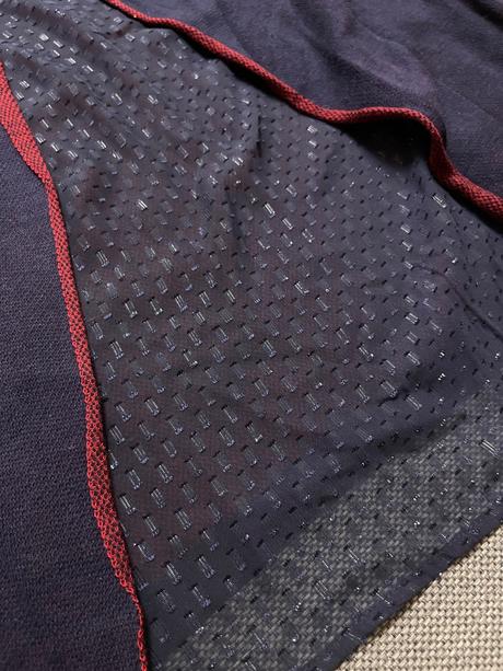 Tmavomodrý červený kvetovaný sveter desigual l/xl, desigual,xl