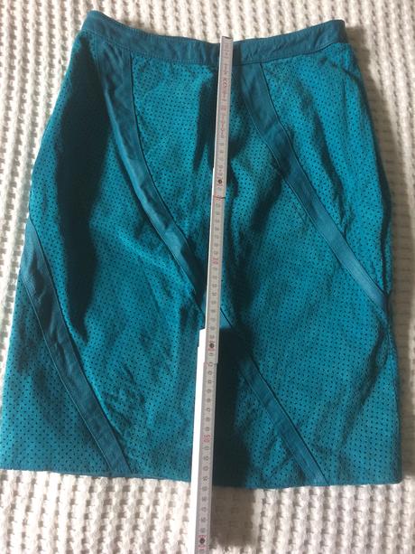 Krásna sukňa z pravej kože, 38