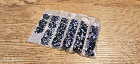 Hot fix - čierny- mix veľkostí (2 - 4,8 mm) - 1368, 