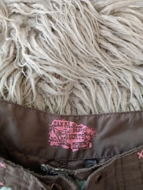 Kraťasy protest, xs