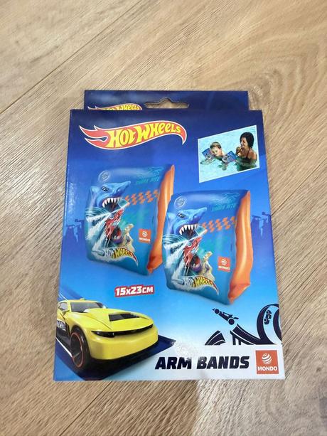 Disney rukávniky a kolesa na plávanie,