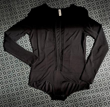 Body s priesvitným vsadenim,