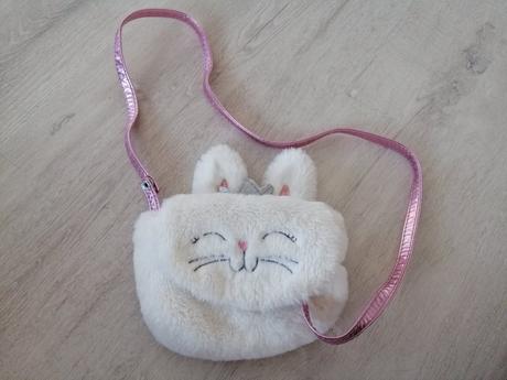 Kabelka pre malú slečnu, 